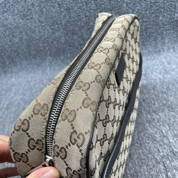 100% Authentic Gucci One Shoulder Messenger Bag 585-101524 - Picture 4 of 15